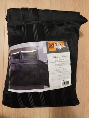 Black 3-Piece Duvet Cover Set - Elegant Striped Design